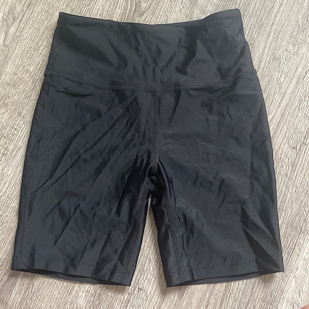 🖤Black biker shorts, Shein, never worn, size small🖤
